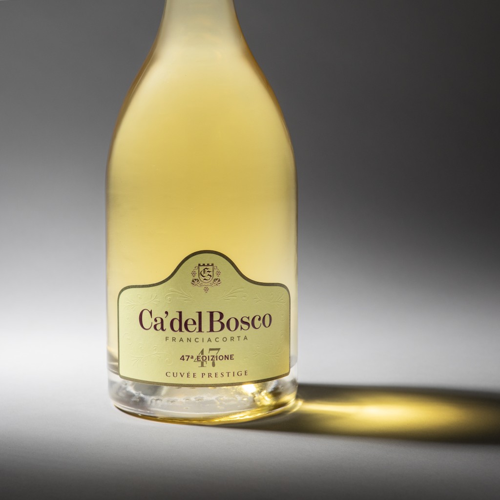 Cuvée Prestige Edizione 47（$310/750毫升）以 Ca' del Bosco 經典的亮黃色禮盒包裝登場，更是節日送禮的上乘之選，奪目的外觀與出眾的酒質互相輝映，為您締造難忘的開箱體驗，讓送禮之舉化為一份真正愉悅而高雅的儀式。