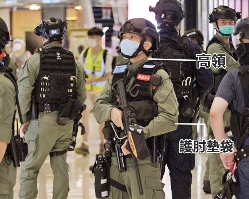 今日元朗遊行中,有警員穿上新設計的「蛙服」亮相。