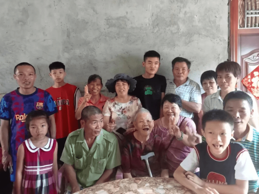 2022年，李美金婆婆壽辰，婆婆的家人齊聚一堂，為她慶生。 中國「慰安婦」問題研究中心