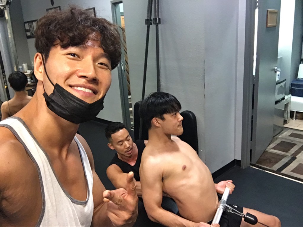 金鐘國還經常鼓勵身邊好友健身。