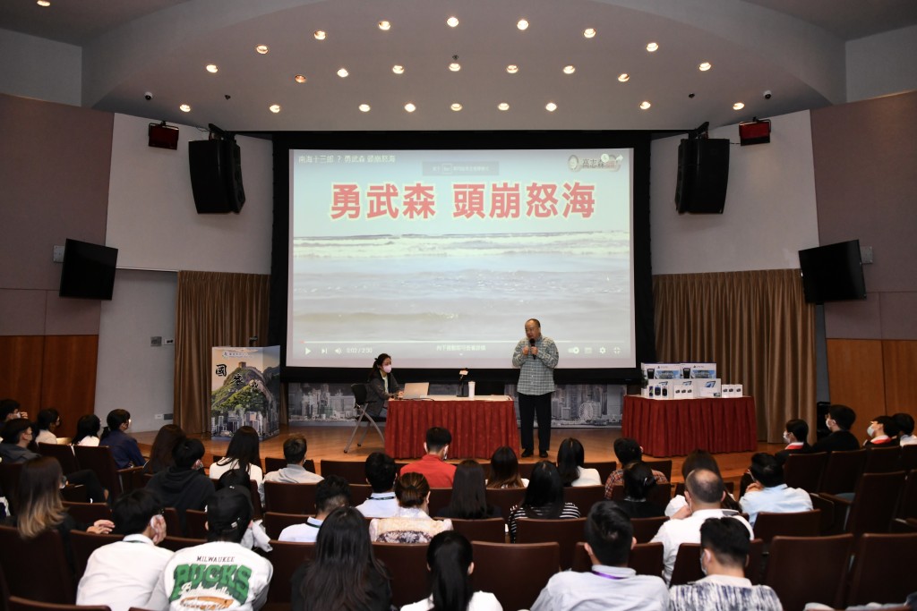 大会邀请香港导演高志森举办讲座。