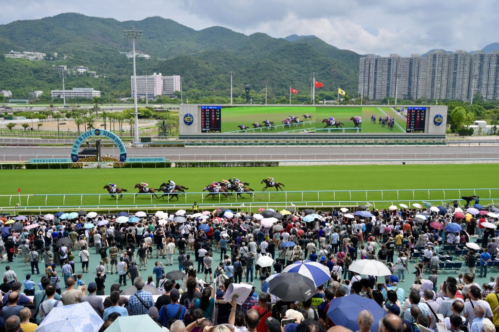 據了解,因應前特首董建華國葬,原定下周日(9月20日)舉行的沙田日賽將提前一日在周六(9月19日)舉行。 據了解,因應前特首董建華國葬,原定下周日(9月20日)舉行的沙田日賽將提前一日在周六(9月19日)舉行。