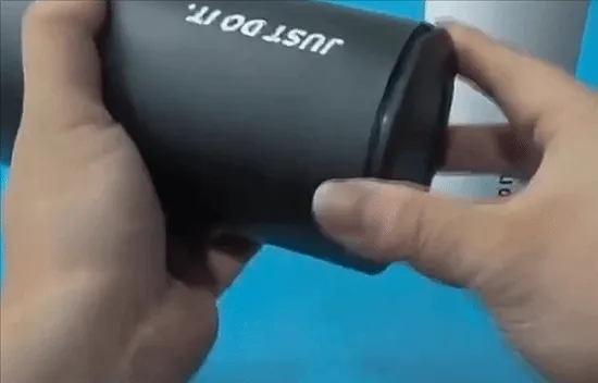 打开底座水杯可暗藏手机。