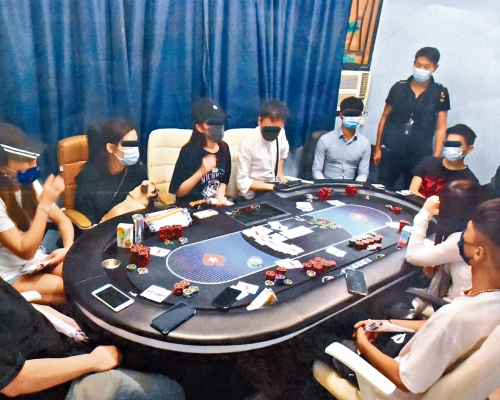 ■警方在西九龍搗破的九個地下賭場，賭客俱以年輕人為主。