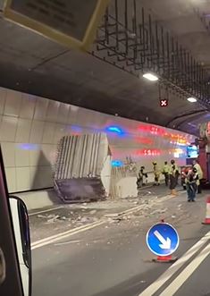拖頭上的預製組件墮下。fb 車cam L（香港群組）  