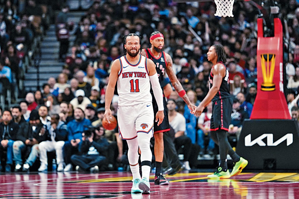 般臣(白衫)首節已取得20分，全場入35分。