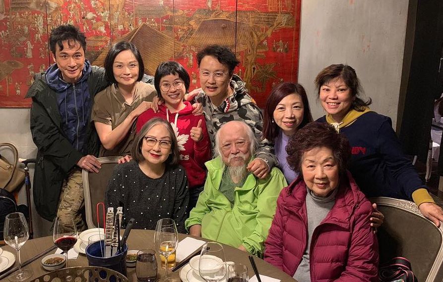 2019年，楚原與《卡拉屋企》一班演員相聚。