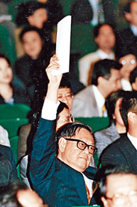 ■裕泰興創辦人羅肇唐於九七年投地一役矚目，投地後豪言「香港好，中國好」成為佳話。