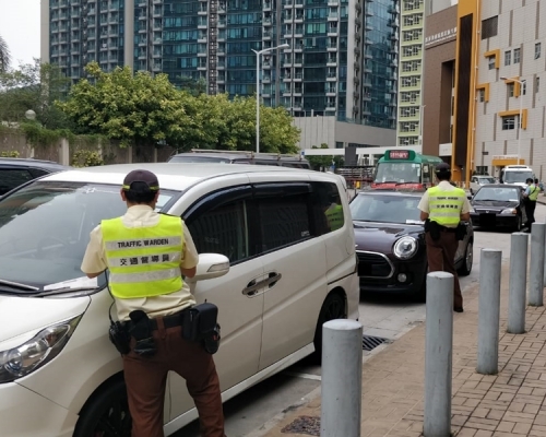 警方發出合共超過1,300張定額罰款通知書。警方提供