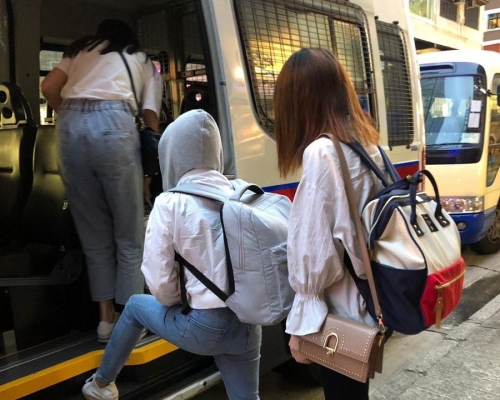 警方拘捕4名內地女子。警方提供