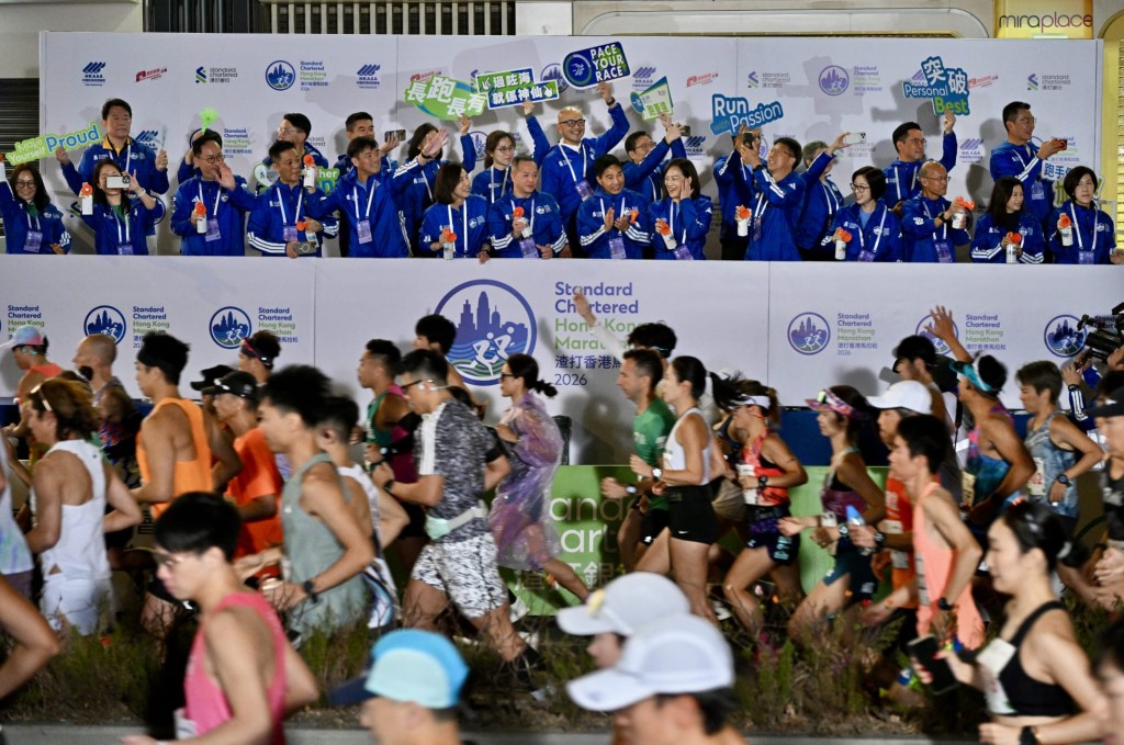 半馬挑戰組及10公里挑戰組，於清晨5時30分起步。蘇正謙攝