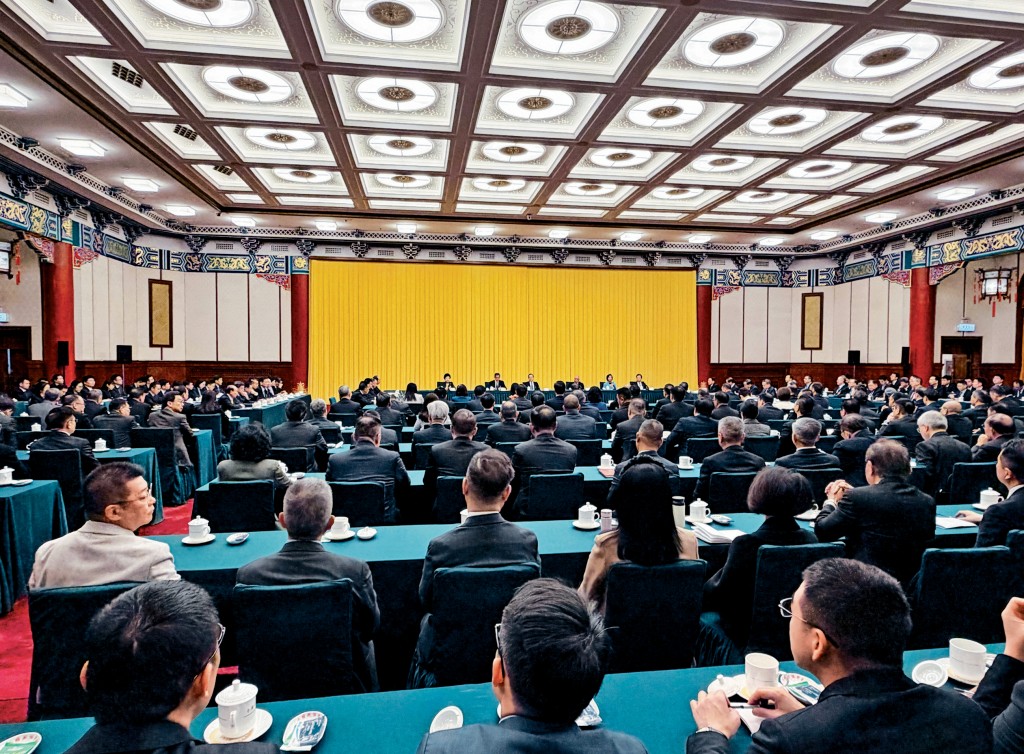 港澳全国政协在政协礼堂召开联组会议。