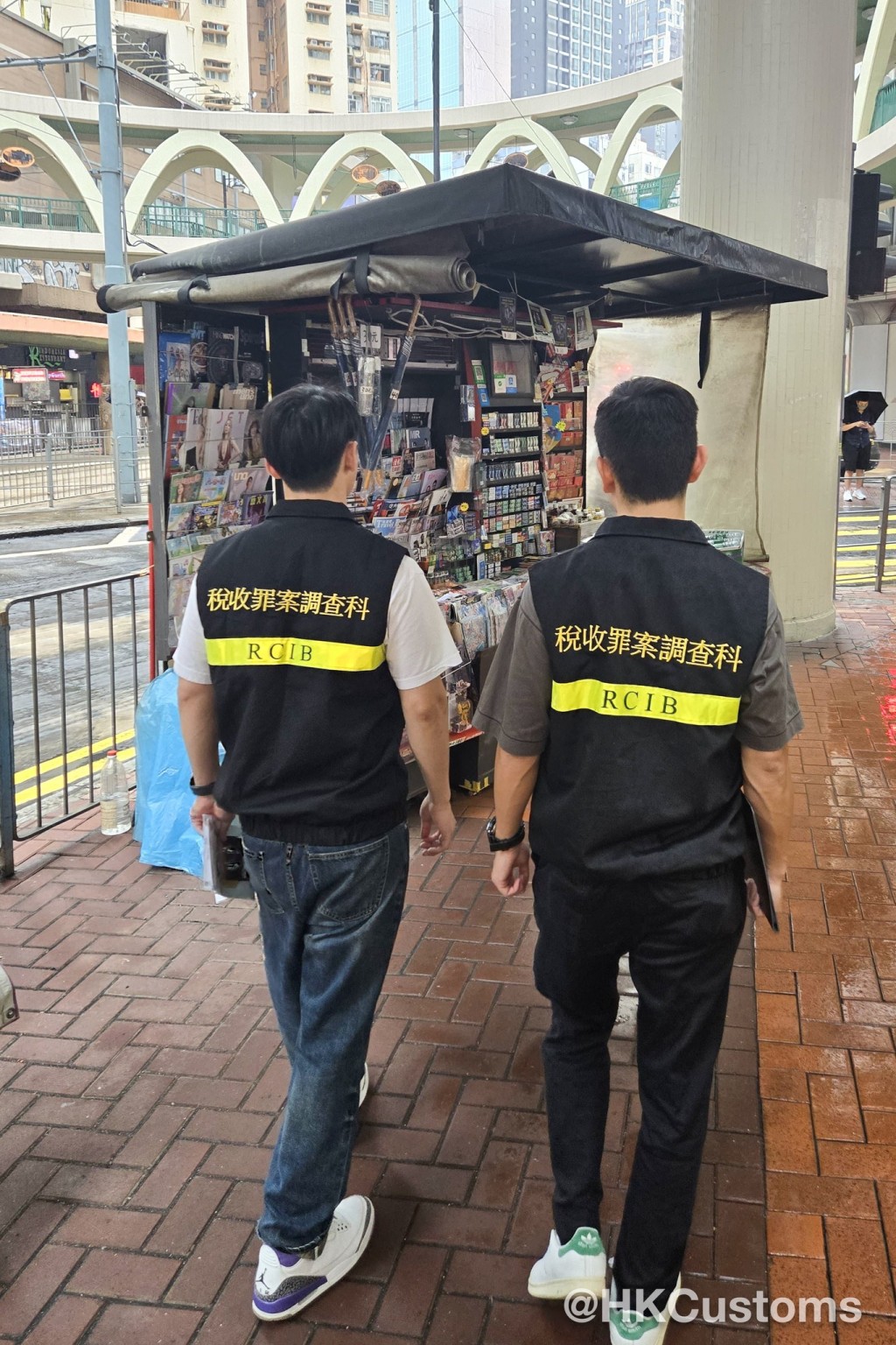 香港海关建议，报贩需了解相关烟草商或中介公司所供应的香烟是否已完税，以避免负上刑事责任。香港海关fb