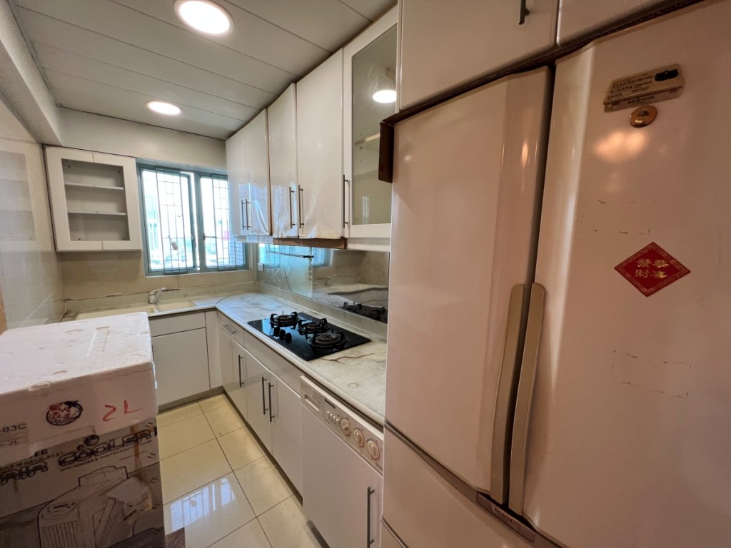 廚房設有窗戶，有利通風透氣。