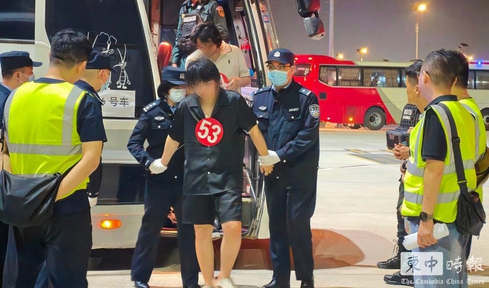 柬埔寨连续两日遣返逾400名中国籍电骗疑犯回中国。柬中时报