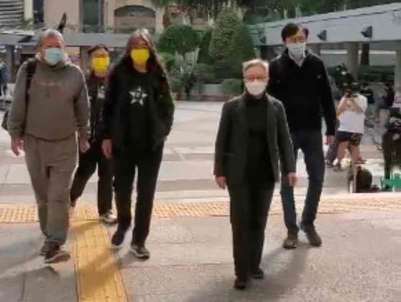 李卓人及梁國雄等人相繼抵達法院。陳子豪攝