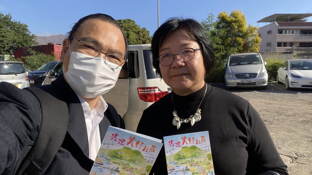 民協主席廖成利偕妻投票。（廖成利fb圖片）