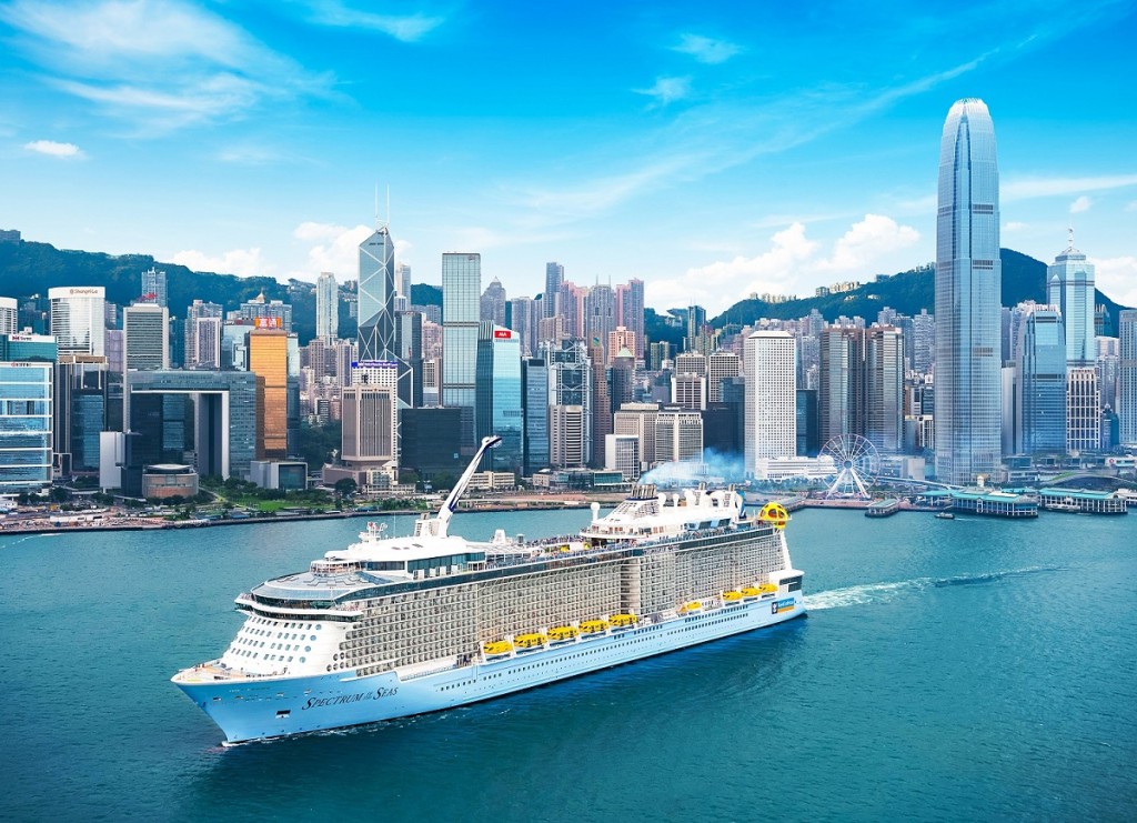 海洋光谱号刚告重临香江，为大家推出一系列邮轮公海游主题航程。