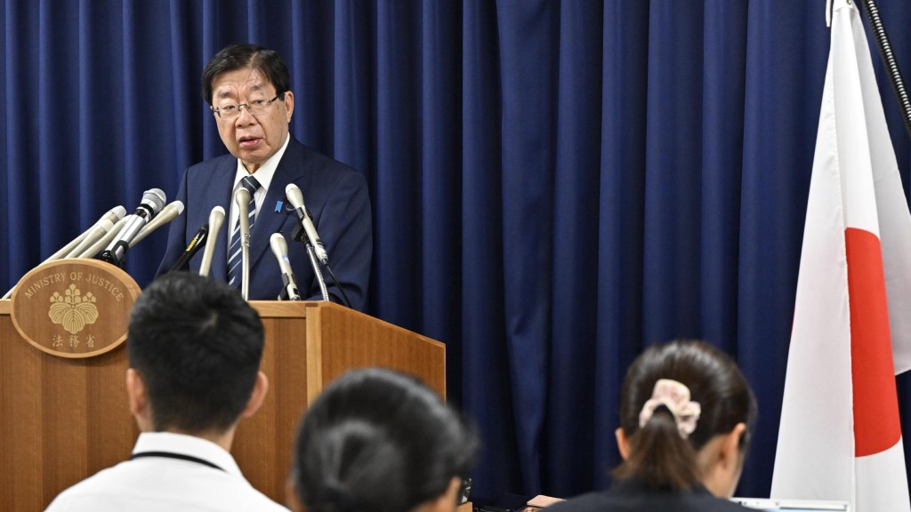 法務大臣平口洋就高市內閣首次執行死刑見記者。 美聯社 法務大臣平口洋就高市內閣首次執行死刑見記者。 美聯社