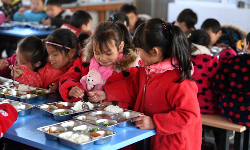 審計報告指66個縣挪用了19.51億元人民幣的學生營養餐補助資金。