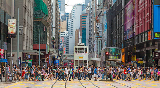 香港人要懂得轉型，製造一個不同類型的香港，去創造另一個高峰。
