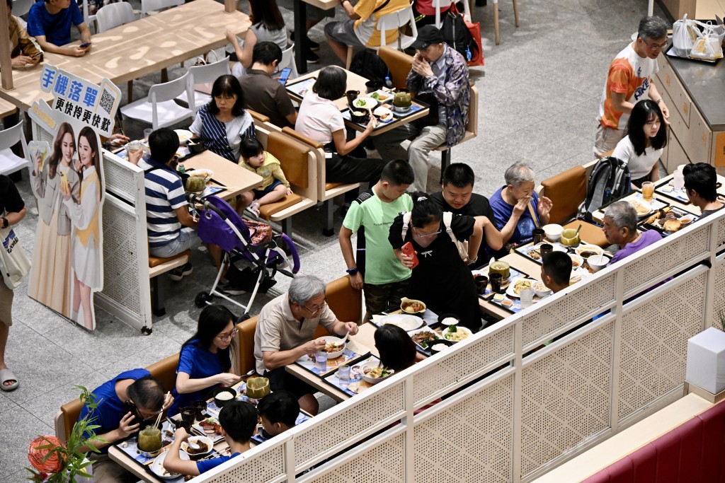 饮食业职工总会权益总干事招冠聪认为，早前业界人手不足只是疫后人手未回流而出现的假像。