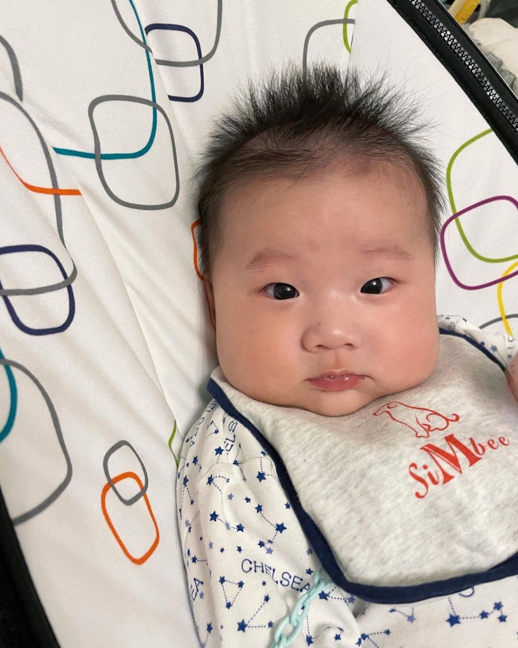 B仔肥嘟嘟無遮無掩超可愛。