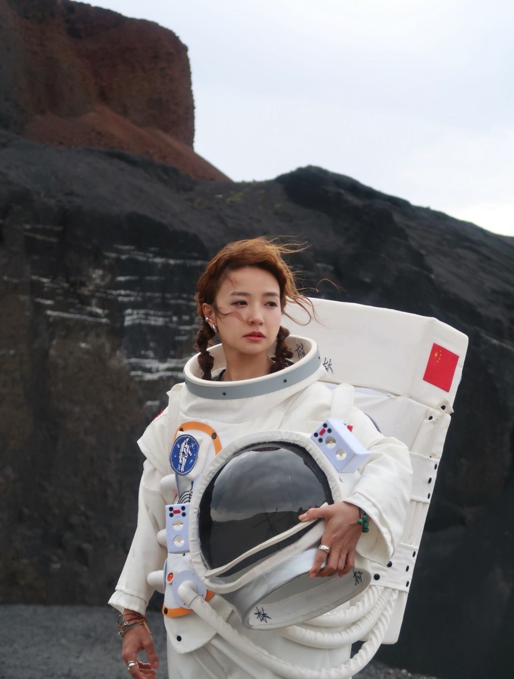 糖妹身處烏蘭哈達火山地質公園。 糖妹身處烏蘭哈達火山地質公園。