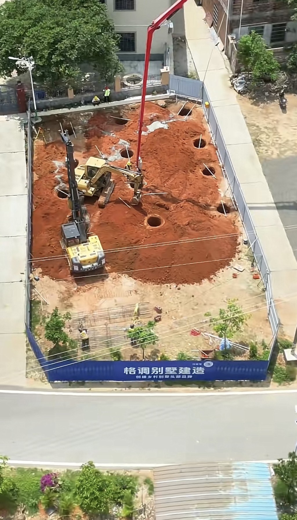 施工現場。抖音@格調別墅建造 施工現場。抖音@格調別墅建造