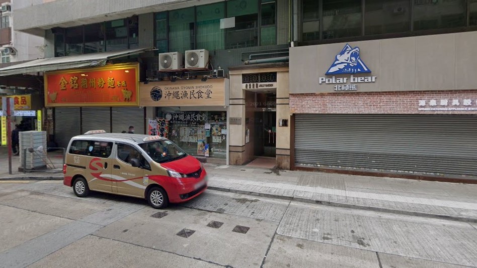 該名男司機懷疑在停泊在新填地街151號對開的小巴內喝酒。網圖
