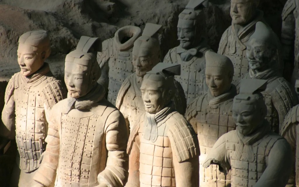 秦朝兵馬俑是珍貴文物。