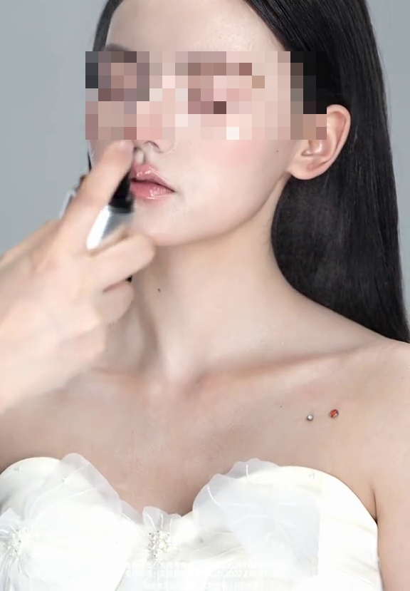 定妆喷雾存风险。抖音