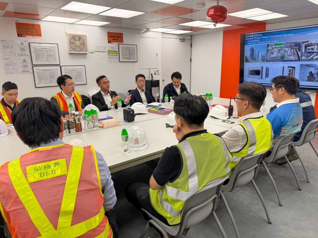 發展局透過香港建築科技研究院，與建築署合作在首個工務工程項目中引入「遙控天秤系統」。甯漢豪網誌