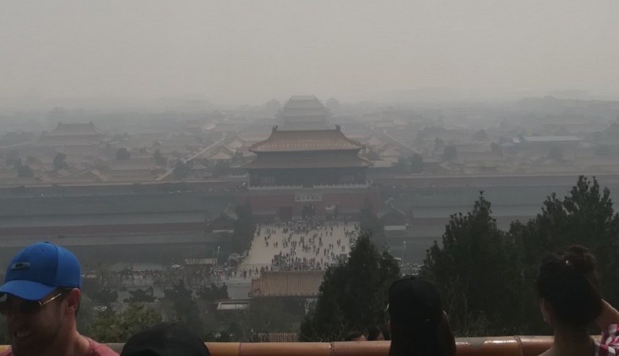 北京故宮一帶遭受霧霾籠罩。網圖