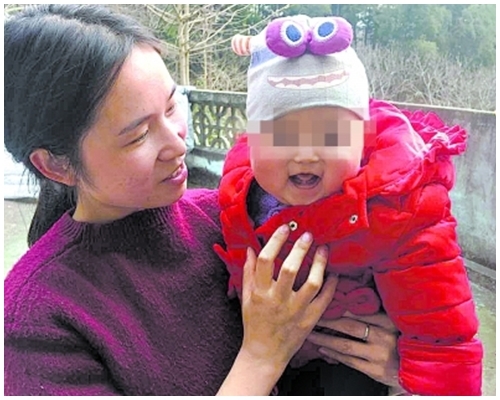 田先生说，手机内储存的女儿的视频和照片对他们来说，不是用金钱能衡量的。央视网图片