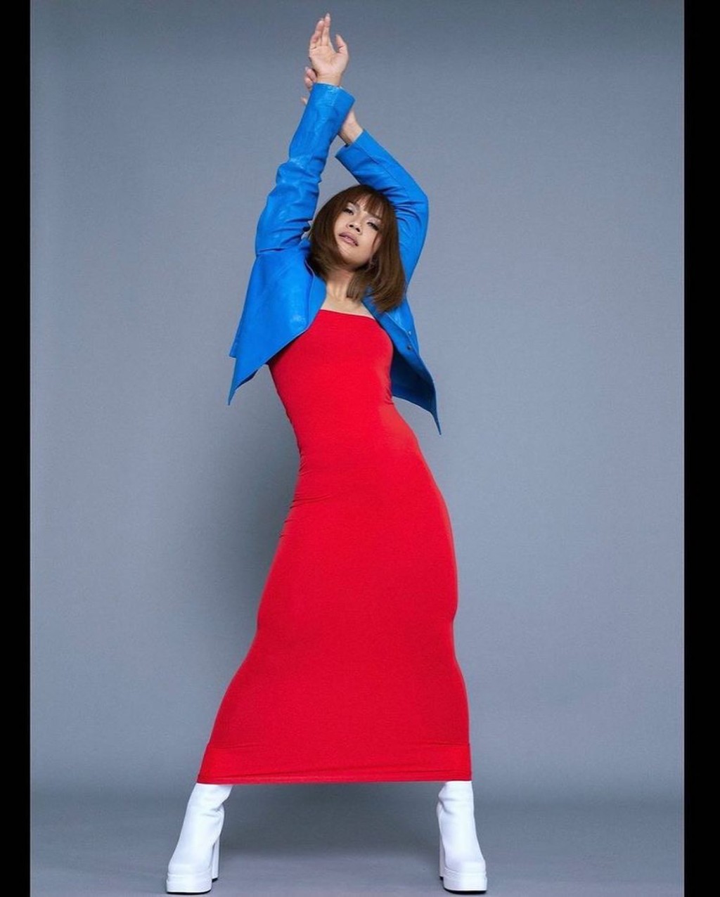 李慧詩成為時尚雜誌《PRESTIGE 品雜誌》1月號的封面人物，大走型格路線。李慧詩fb圖片