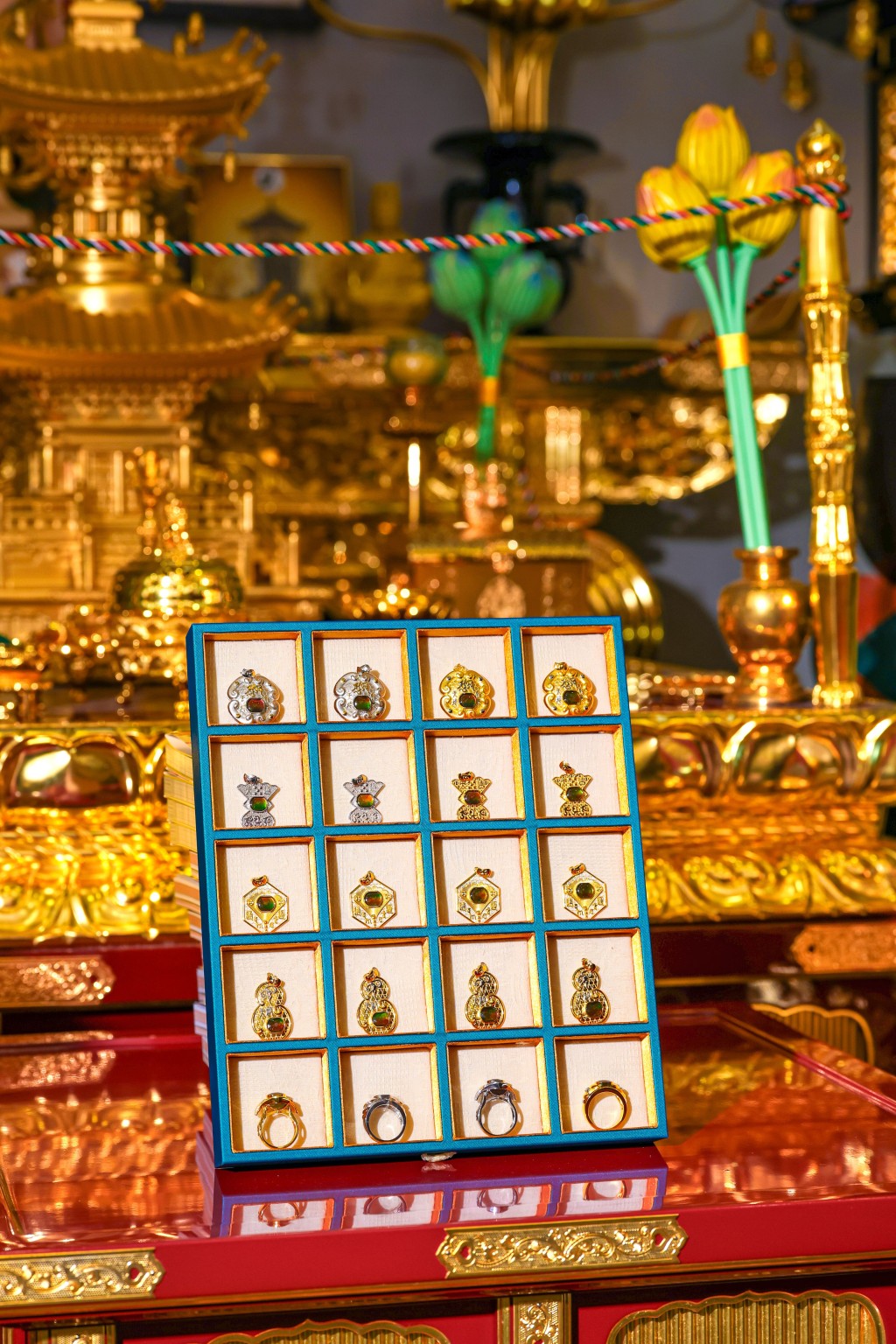 今年犯太歲或高危人士,可佩戴斑彩寶石增強自身能量,逢凶化吉。 今年犯太歲或高危人士,可佩戴斑彩寶石增強自身能量,逢凶化吉。