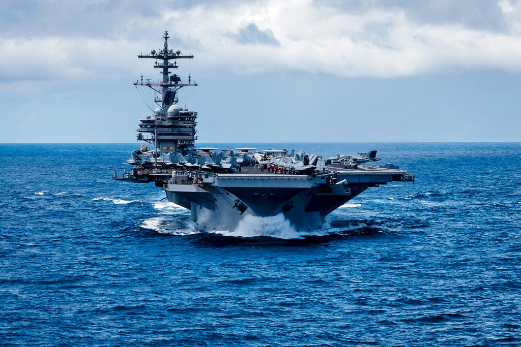 美國航空母艦「布殊號」周四在美軍中央司令部責任區的印度洋航行。