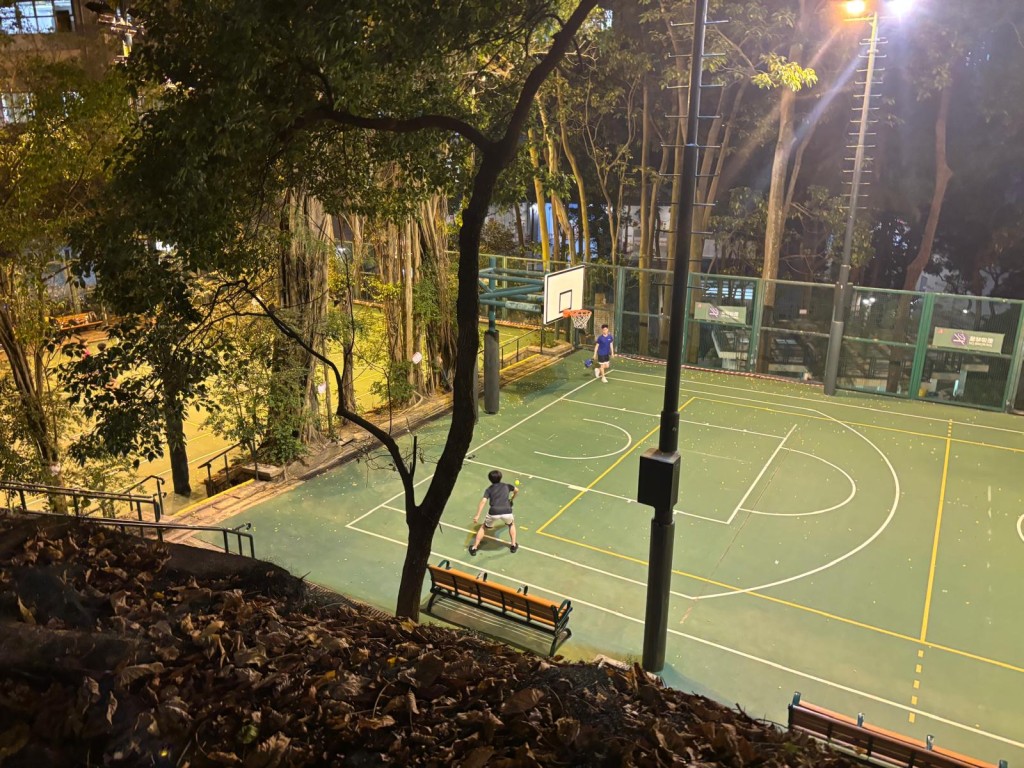 匹克球毋須正式球場亦能直接「猜波」。