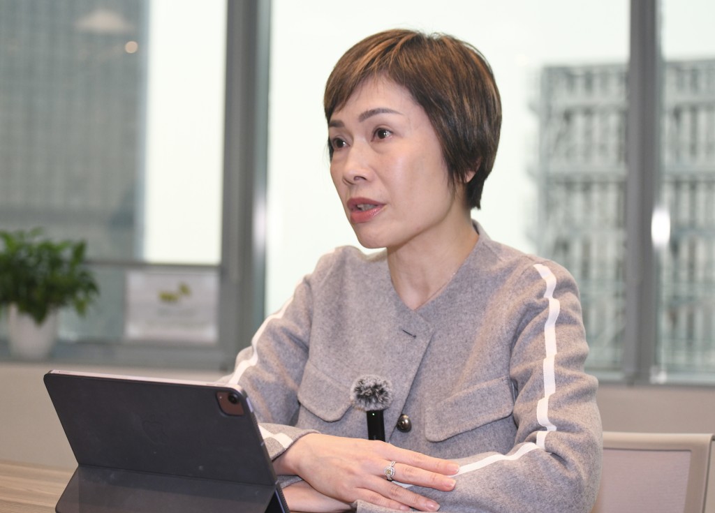 香港保險業聯會行政總監劉佩玲表示,災民即使接受政府收購方案,也毋須交還任何已獲取的家居保險賠償。 香港保險業聯會行政總監劉佩玲表示,災民即使接受政府收購方案,也毋須交還任何已獲取的家居保險賠償。