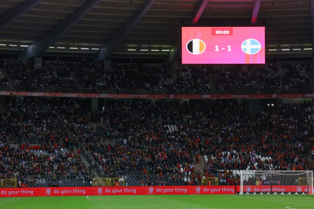 半场时，比利时和瑞典１：１打和，双方球员因恐袭问题拒绝继续赛事，欧洲足协宣布终止比赛，安排容后再议。路透社