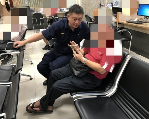 警員趕到勸說蔡男要鎮定先作求證。