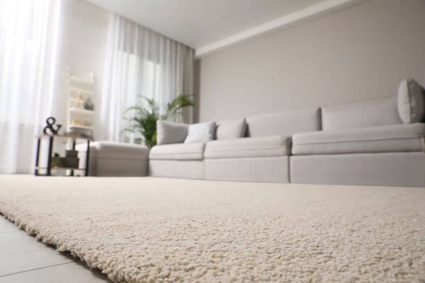可配合季節改變家居布置，冬天鋪上地毯讓人更覺溫暖，夏天可放竹蓆或榻榻米。