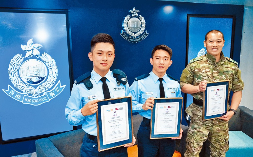警員劉家俊、張嘉俊及警長鍾浩霖(左至右)榮獲扶輪社卓越職業服務獎,他們均表示助人為警察的本能反應。