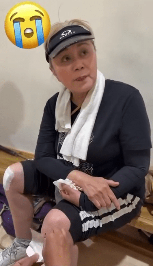 影片中，見到林建名兩邊膝蓋也受傷。