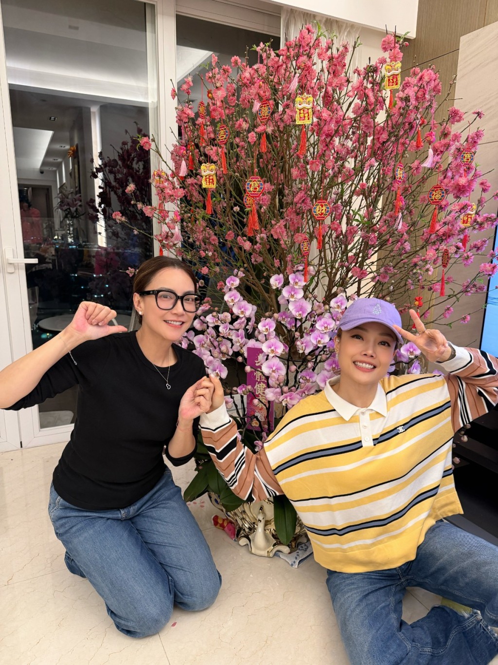 Mani从昔日经理人走到今天，成为英皇娱乐集团营运总裁，至今已超过25年。