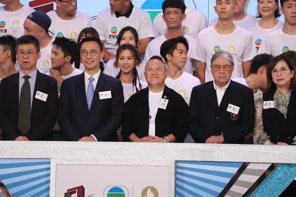  TVB总经理曾志伟与文化体育及旅游局局长杨润雄、中国香港体育协会暨奥林匹克委员会会长霍震霆。