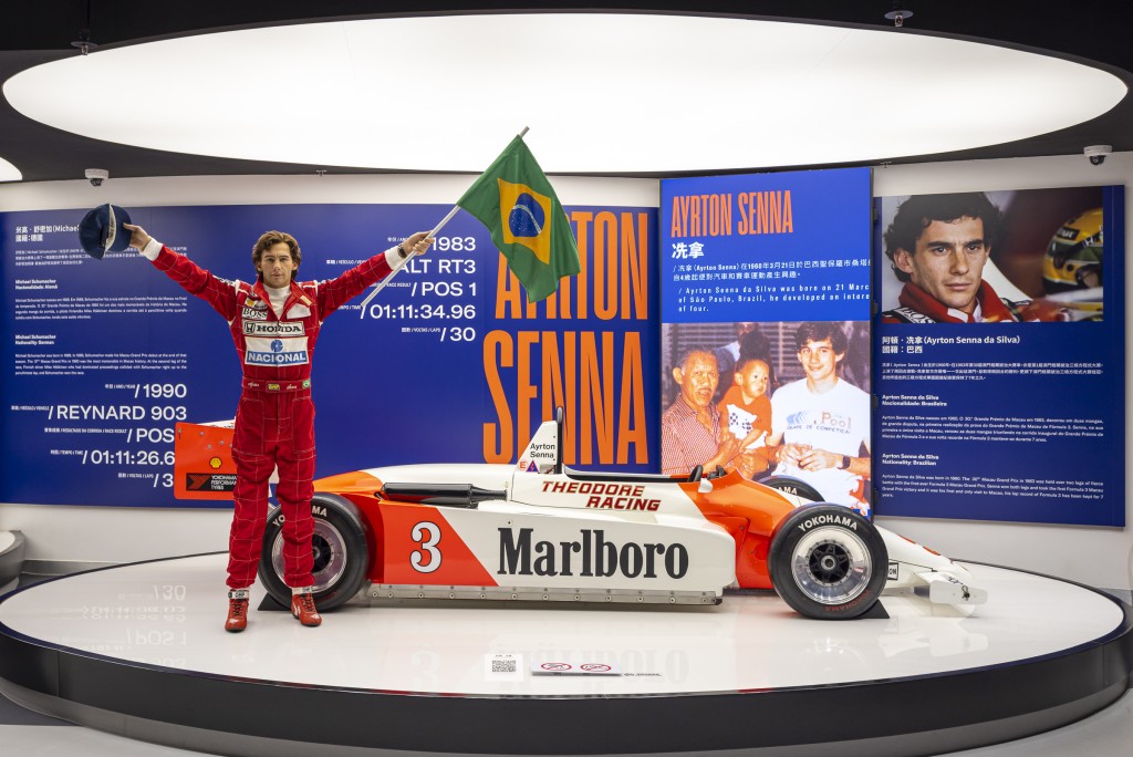 冼拿（Ayrton Senna）1983年出征澳門，不僅摘下澳門格蘭披治三級方程式大賽桂冠，他所造出的三級方程式單圈圈速紀錄更保持了7年之久。