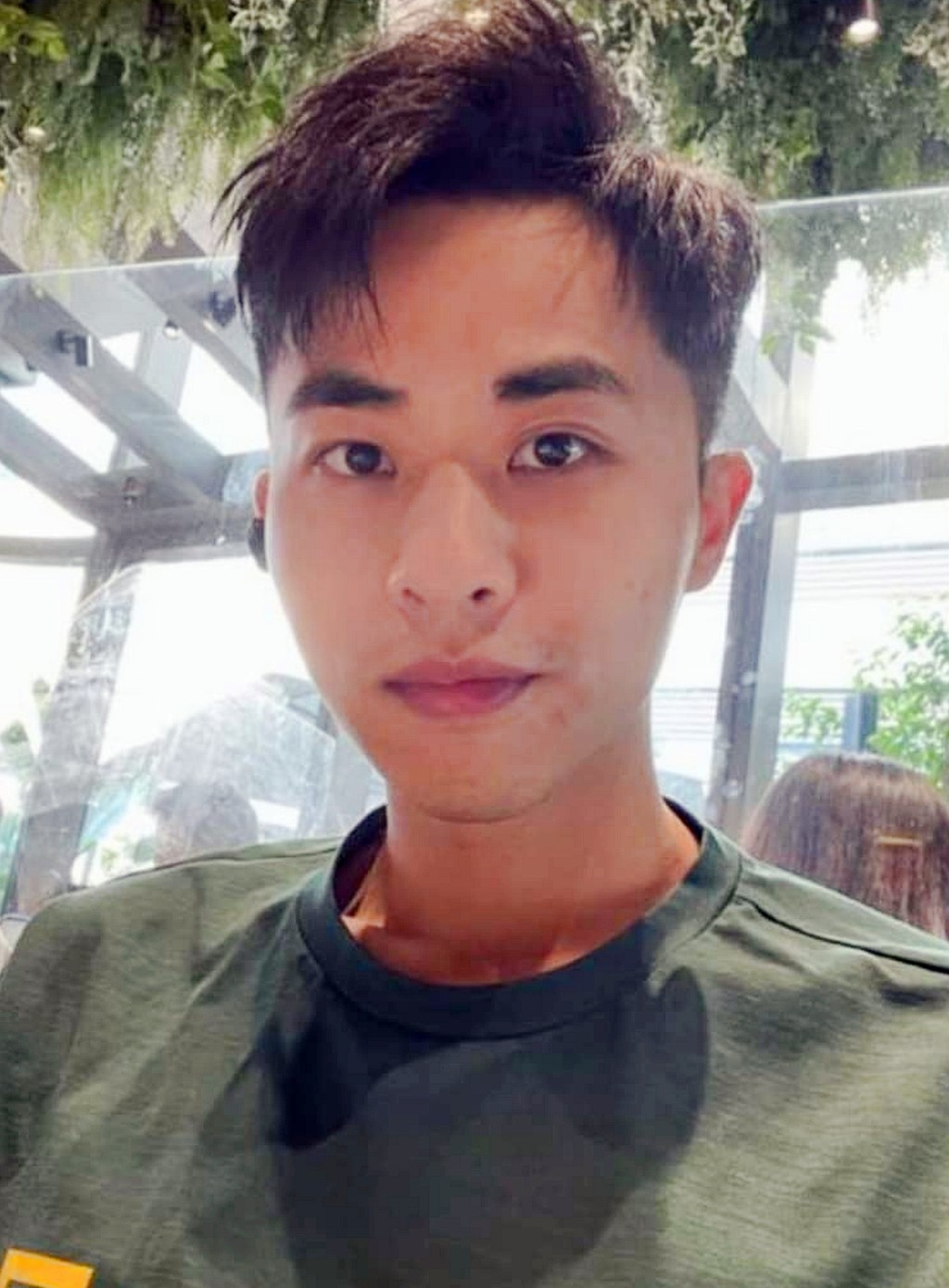 鄺港智友人伍登浩證人供詞中提及,鄺港智在廣州的生活富裕,擁名車名錶,又有司機接載。 鄺港智友人伍登浩證人供詞中提及,鄺港智在廣州的生活富裕,擁名車名錶,又有司機接載。