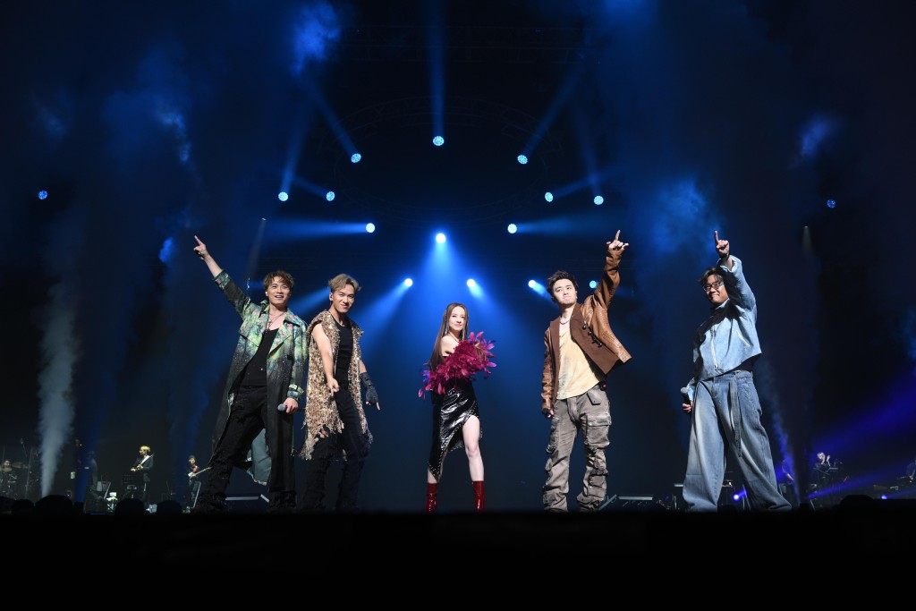 月初跟黃劍文、周吉佩、谷婭溦、羅啟豪聯合演出《四王一后 五聲激鬥演唱會》。